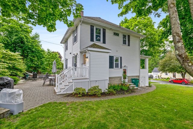 15 Ellis St, Woburn, MA 01801