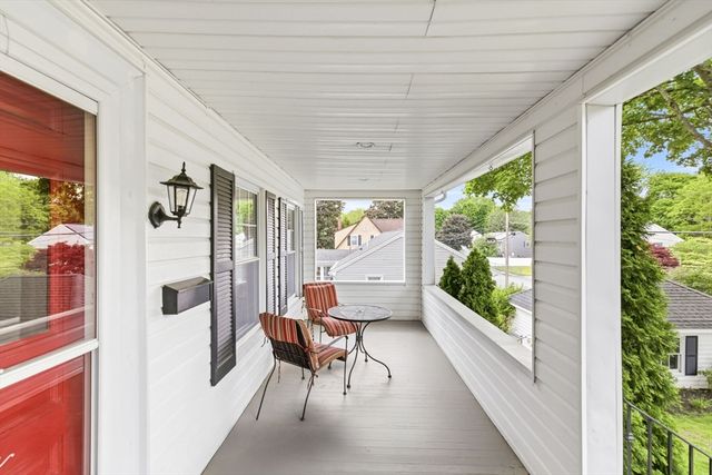 15 Ellis St, Woburn, MA 01801