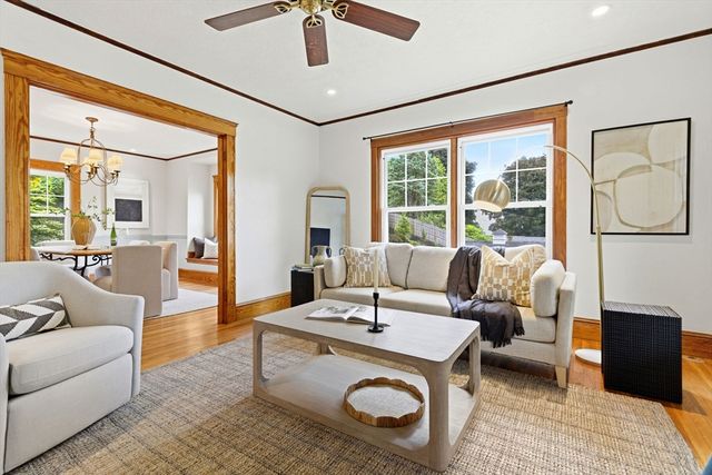 15 Ellis St, Woburn, MA 01801