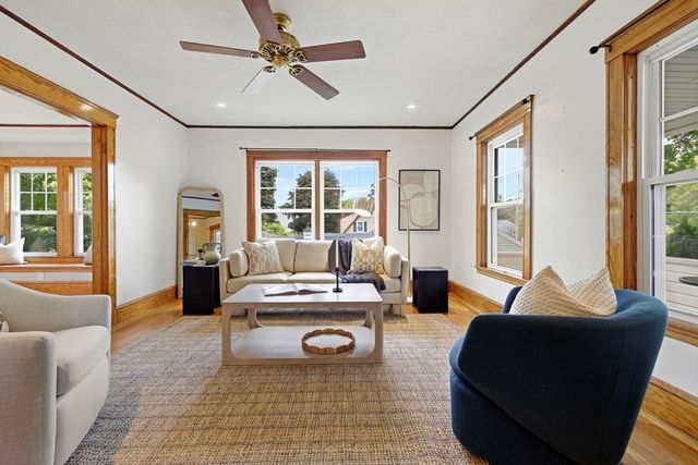 15 Ellis St, Woburn, MA 01801