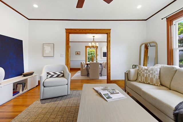 15 Ellis St, Woburn, MA 01801