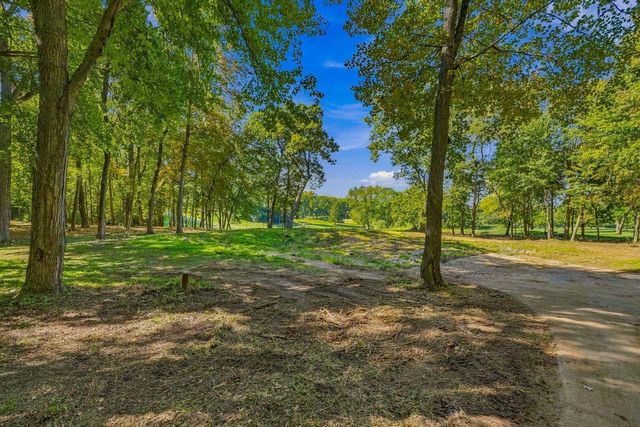N67W31186 CHENEQUA CIRCLE, Hartland, WI 53029