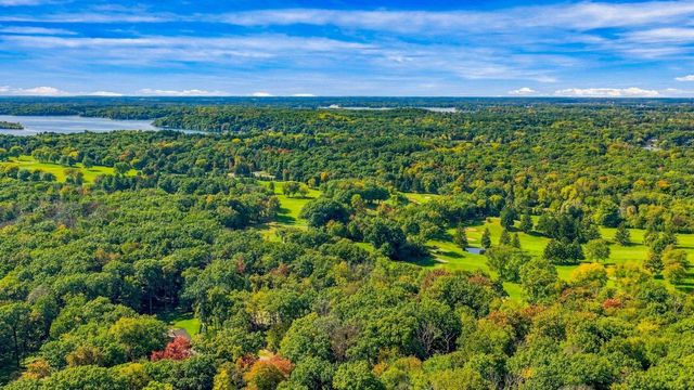 N67W31186 CHENEQUA CIRCLE, Hartland, WI 53029