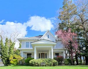 751 NW 4th Street, Grants Pass, OR 97526