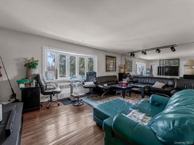 1543 Sweetman Avenue, Elmont, NY 11003