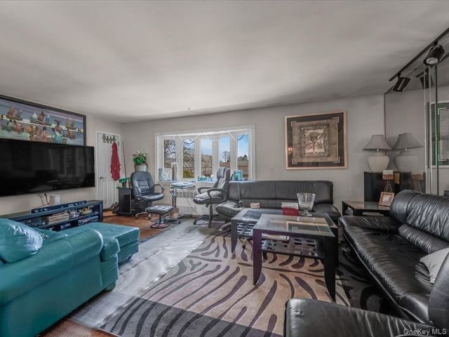 1543 Sweetman Avenue, Elmont, NY 11003