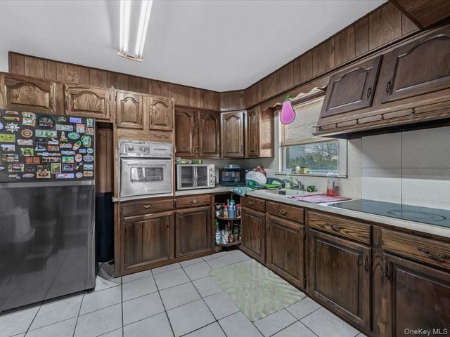 1543 Sweetman Avenue, Elmont, NY 11003
