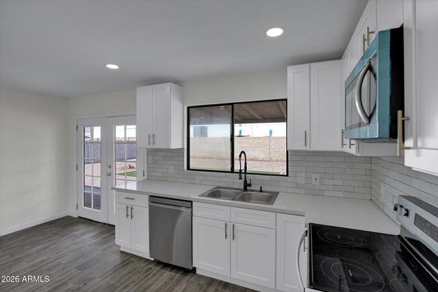 2032 W OBISPO Avenue, Mesa, AZ 85202