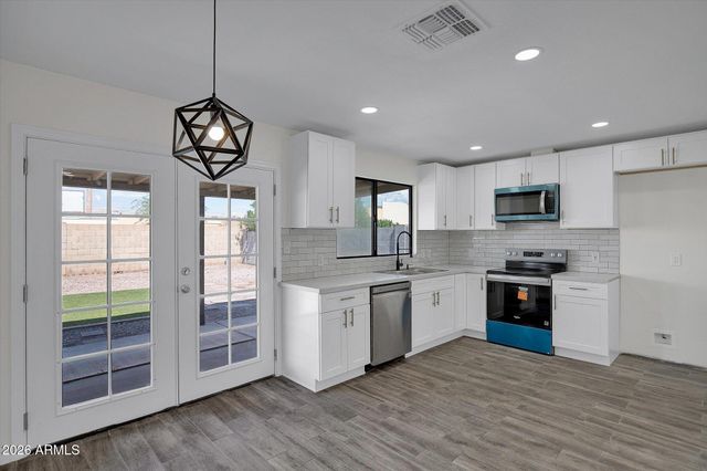 2032 W OBISPO Avenue, Mesa, AZ 85202