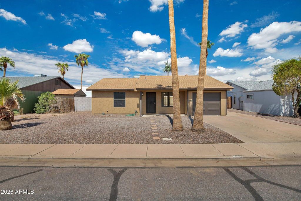 2032 W OBISPO Avenue, Mesa, AZ 85202