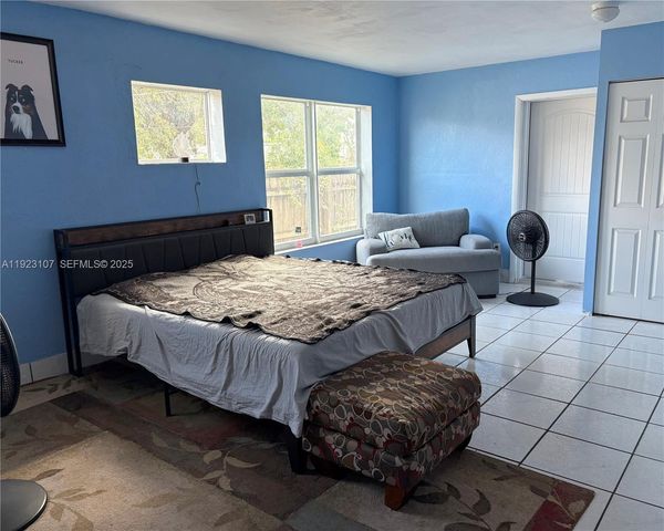 2812 Wiley St, Hollywood, FL 33020