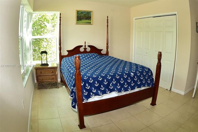 2812 Wiley St, Hollywood, FL 33020