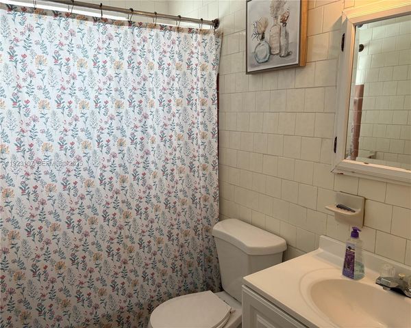 2812 Wiley St, Hollywood, FL 33020