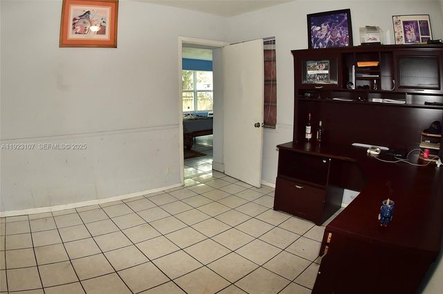 2812 Wiley St, Hollywood, FL 33020