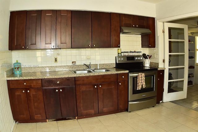 2812 Wiley St, Hollywood, FL 33020