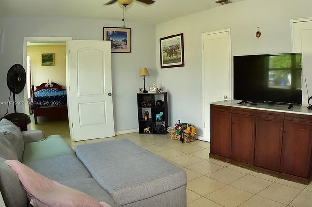 2812 Wiley St, Hollywood, FL 33020