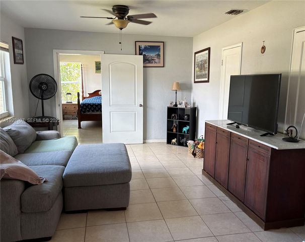 2812 Wiley St, Hollywood, FL 33020