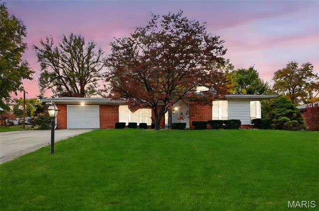 114 High Forest Drive, Belleville, IL 62226