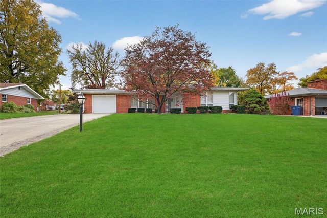 114 High Forest Drive, Belleville, IL 62226