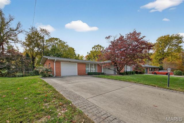 114 High Forest Drive, Belleville, IL 62226