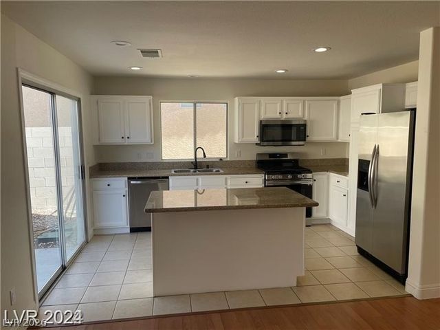 3465 Western Sunset Court, Las Vegas, NV 89117