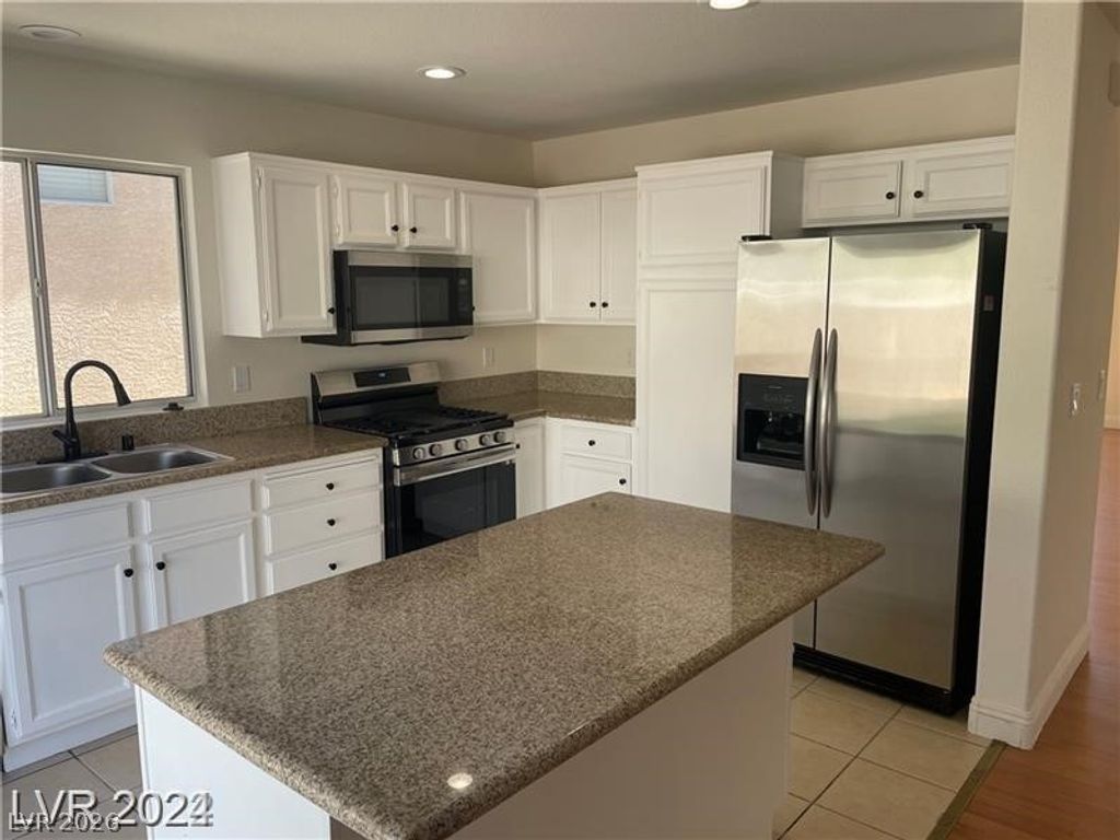 3465 Western Sunset Court, Las Vegas, NV 89117