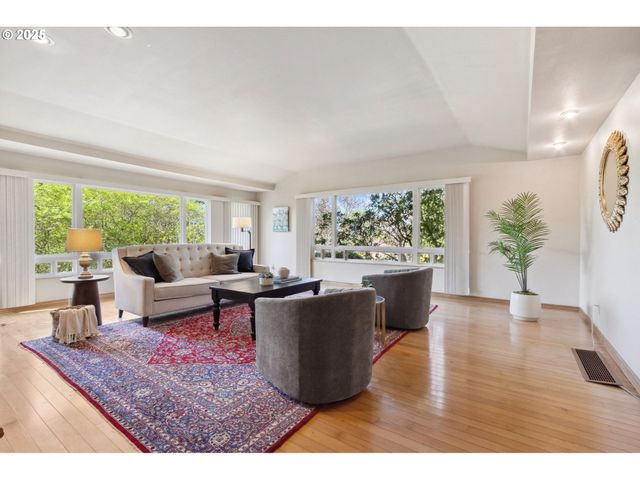 15960 Sw ROSHAK Rd, Portland, OR 97224