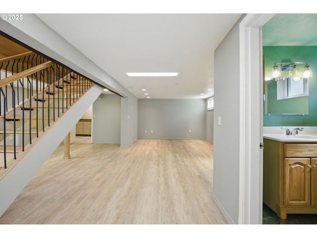 15960 Sw ROSHAK Rd, Portland, OR 97224