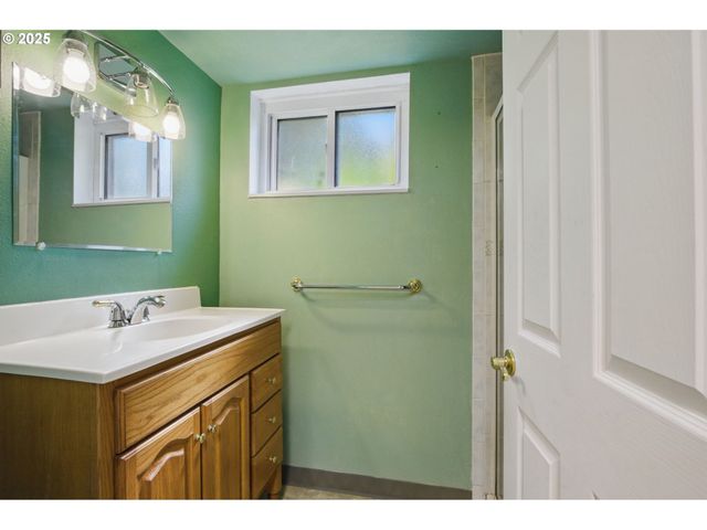 15960 Sw ROSHAK Rd, Portland, OR 97224