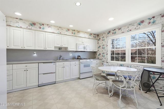 9 Darien Drive, West Long Branch, NJ 07764