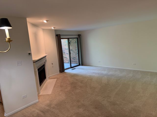 986 West Court A, Naperville, IL 60563