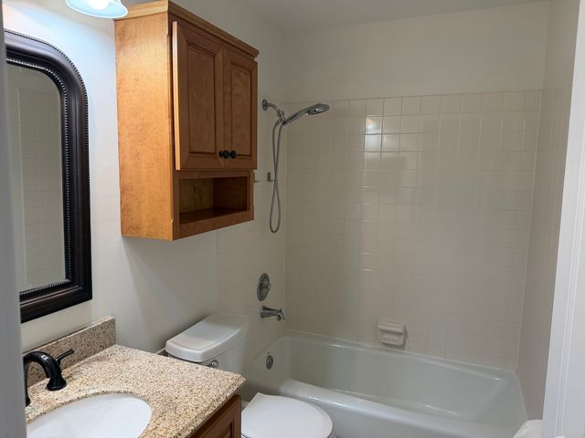986 West Court A, Naperville, IL 60563