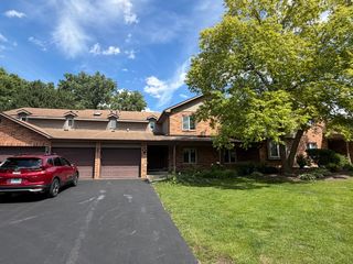 986 West Court A, Naperville, IL 60563