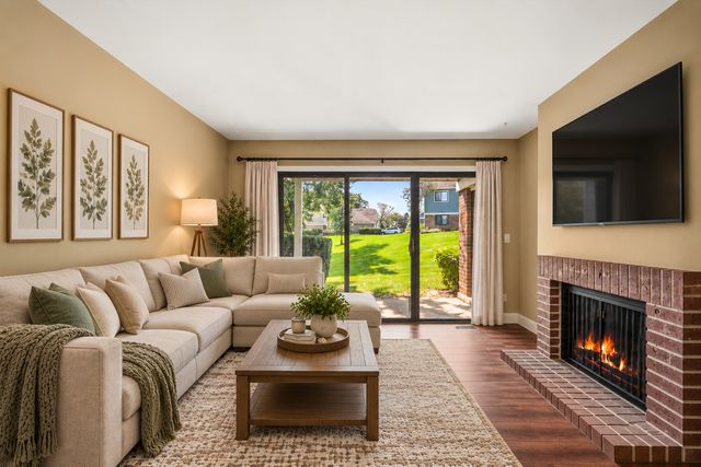 1547 7 Pines Road D-1, Schaumburg, IL 60193