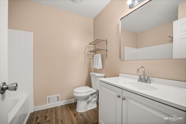 1547 7 Pines Road D-1, Schaumburg, IL 60193