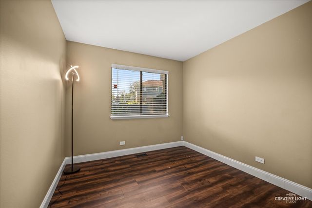 1547 7 Pines Road D-1, Schaumburg, IL 60193