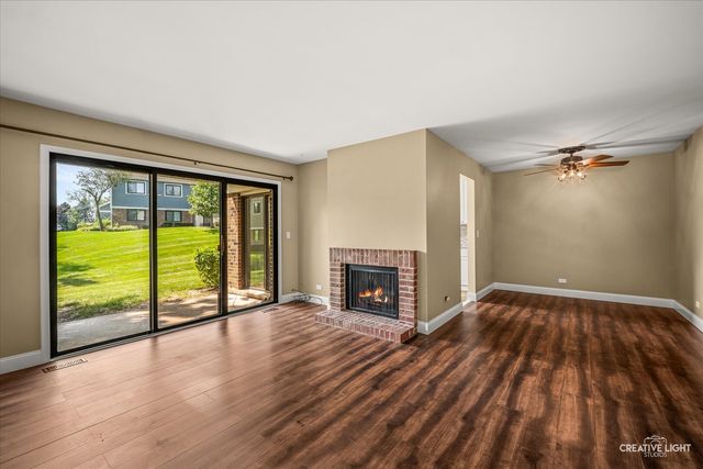 1547 7 Pines Road D-1, Schaumburg, IL 60193