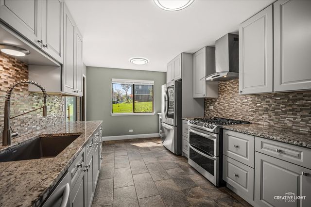 1547 7 Pines Road D-1, Schaumburg, IL 60193