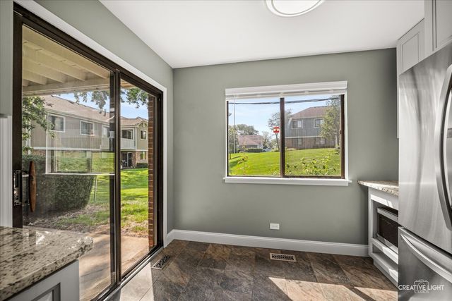 1547 7 Pines Road D-1, Schaumburg, IL 60193