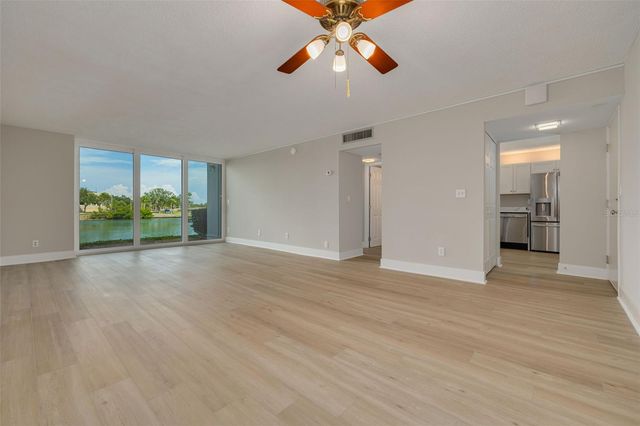 7425 BAY ISLAND DRIVE S 107, St Petersburg, FL 33707