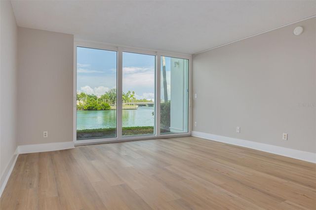 7425 BAY ISLAND DRIVE S 107, St Petersburg, FL 33707
