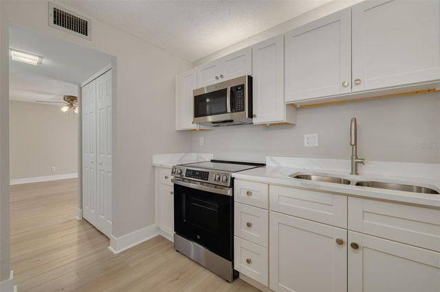 7425 BAY ISLAND DRIVE S 107, St Petersburg, FL 33707
