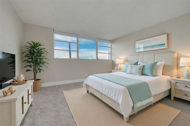 7425 BAY ISLAND DRIVE S 107, St Petersburg, FL 33707