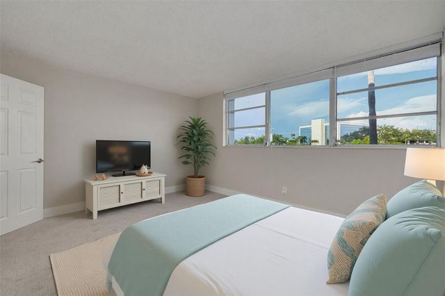 7425 BAY ISLAND DRIVE S 107, St Petersburg, FL 33707