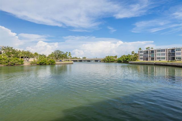 7425 BAY ISLAND DRIVE S 107, St Petersburg, FL 33707