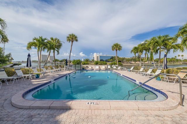 7425 BAY ISLAND DRIVE S 107, St Petersburg, FL 33707