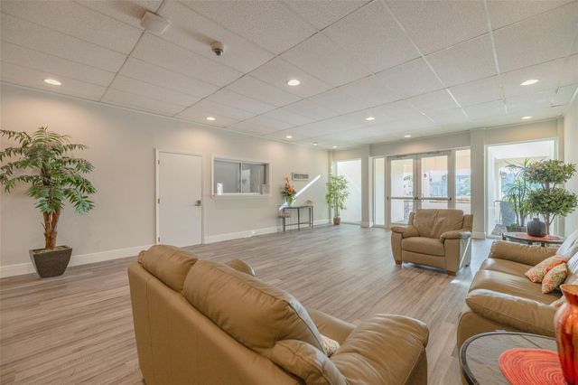7425 BAY ISLAND DRIVE S 107, St Petersburg, FL 33707
