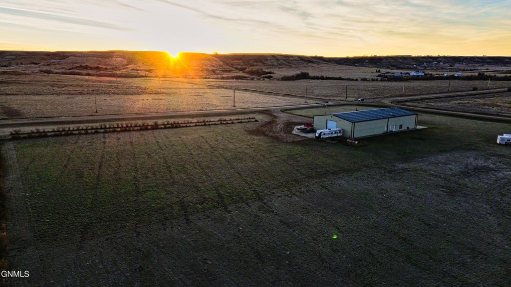 13303 49th Lane NW, Williston, ND 58801 photo 20