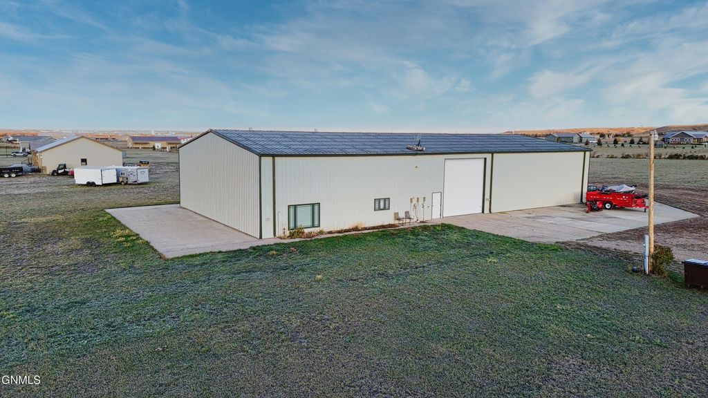 13303 49th Lane NW, Williston, ND 58801 photo 3