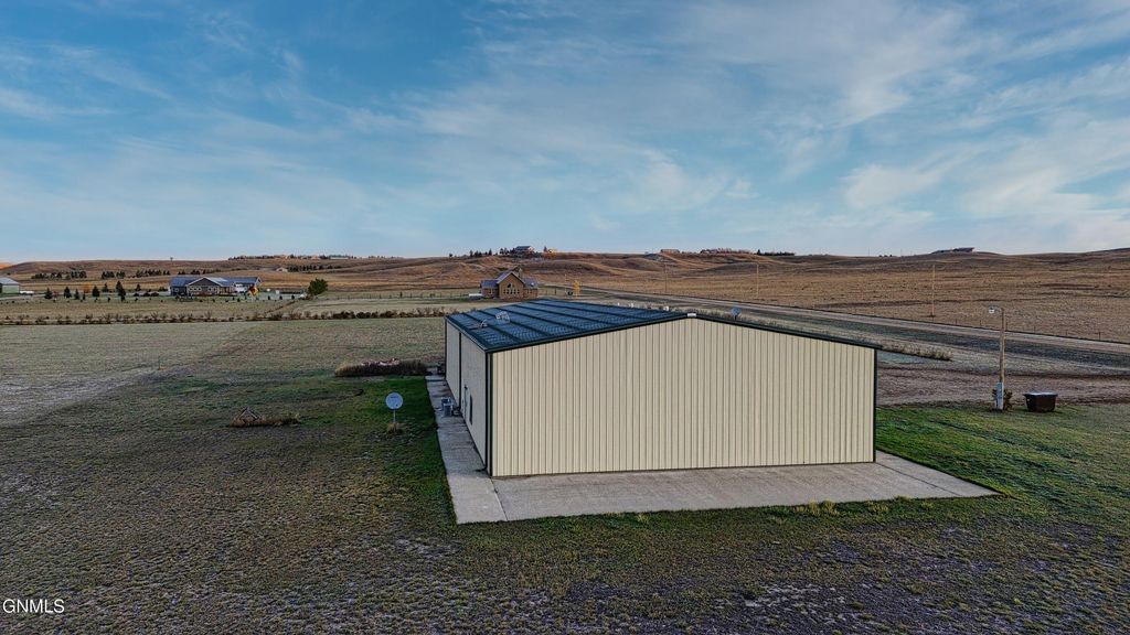 13303 49th Lane NW, Williston, ND 58801 photo 6